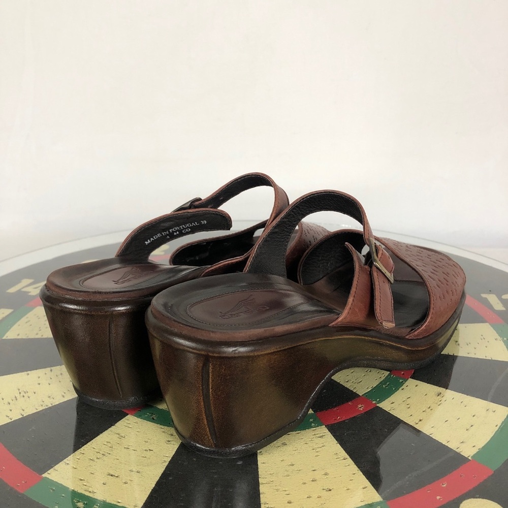 Dansko Sandals Women’s Size 39 Brown Tooled Leather Strappy Comfort Clogs Nurse. - Picture 2 of 11